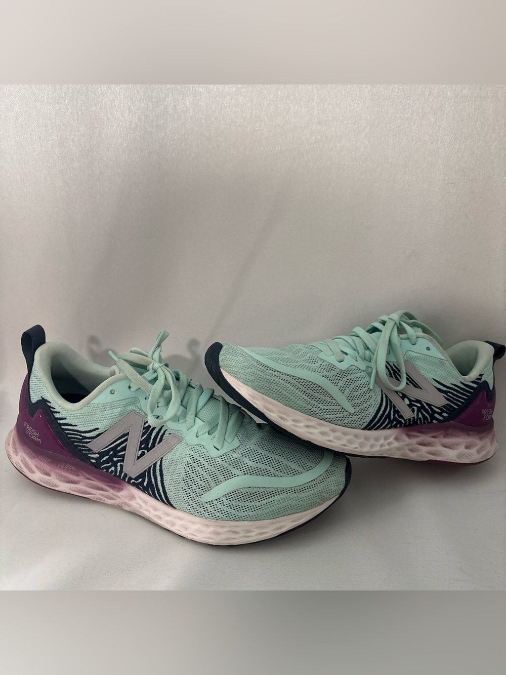 New Balance Women's Running Shoes Mint Green & Purple Accent size 9.5 US - Picture 4 of 7